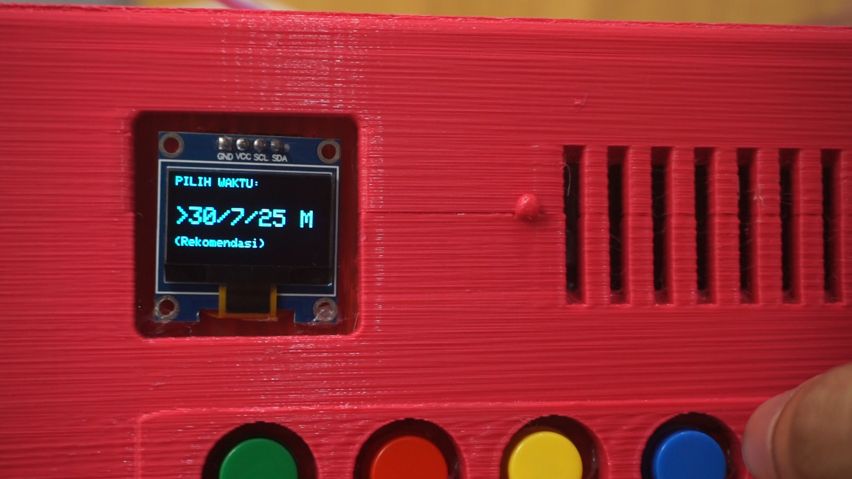 Layar OLED PomoBox close up